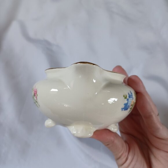 Homer Laughlin Cunningham Pickett Nautilus Footed Creamer Needlepoint Gold Rim - Picture 4 of 7